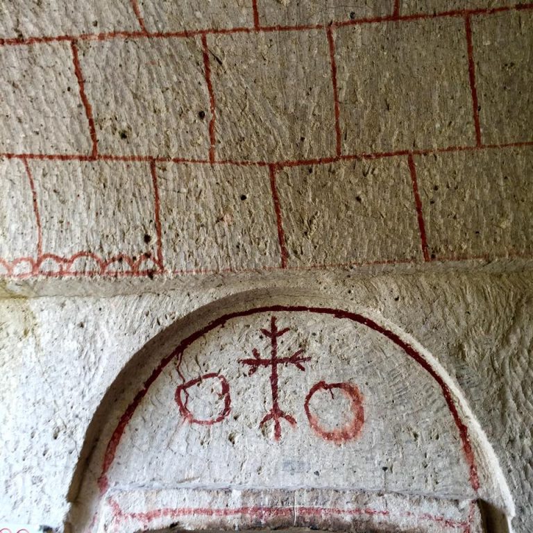 simbol-salib-kristian-lama-768x768